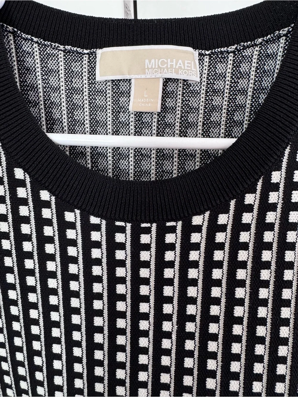 Michael Kors black and white geometric crop t shirt sweater large